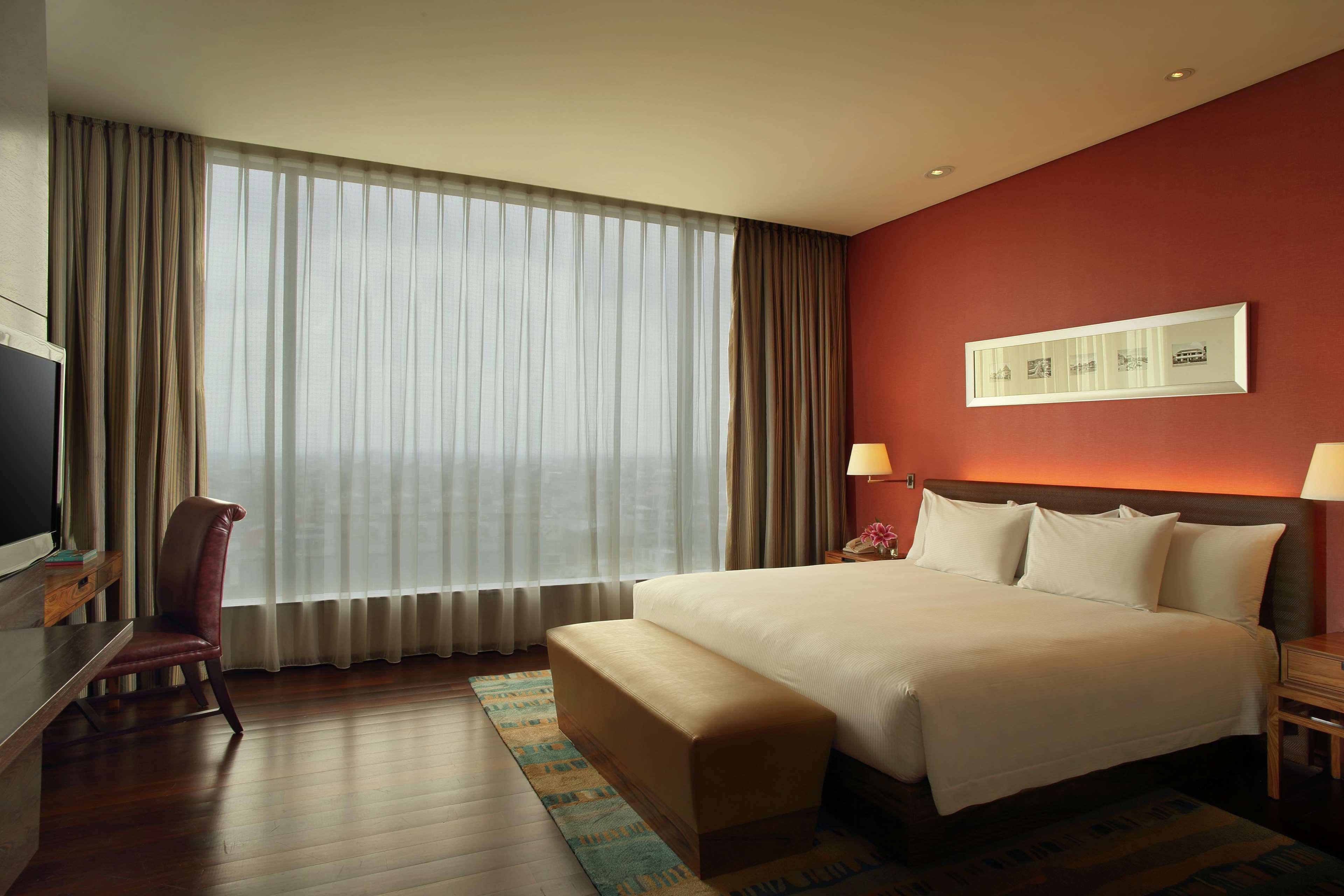 Hilton Bandung Hotel Buitenkant foto