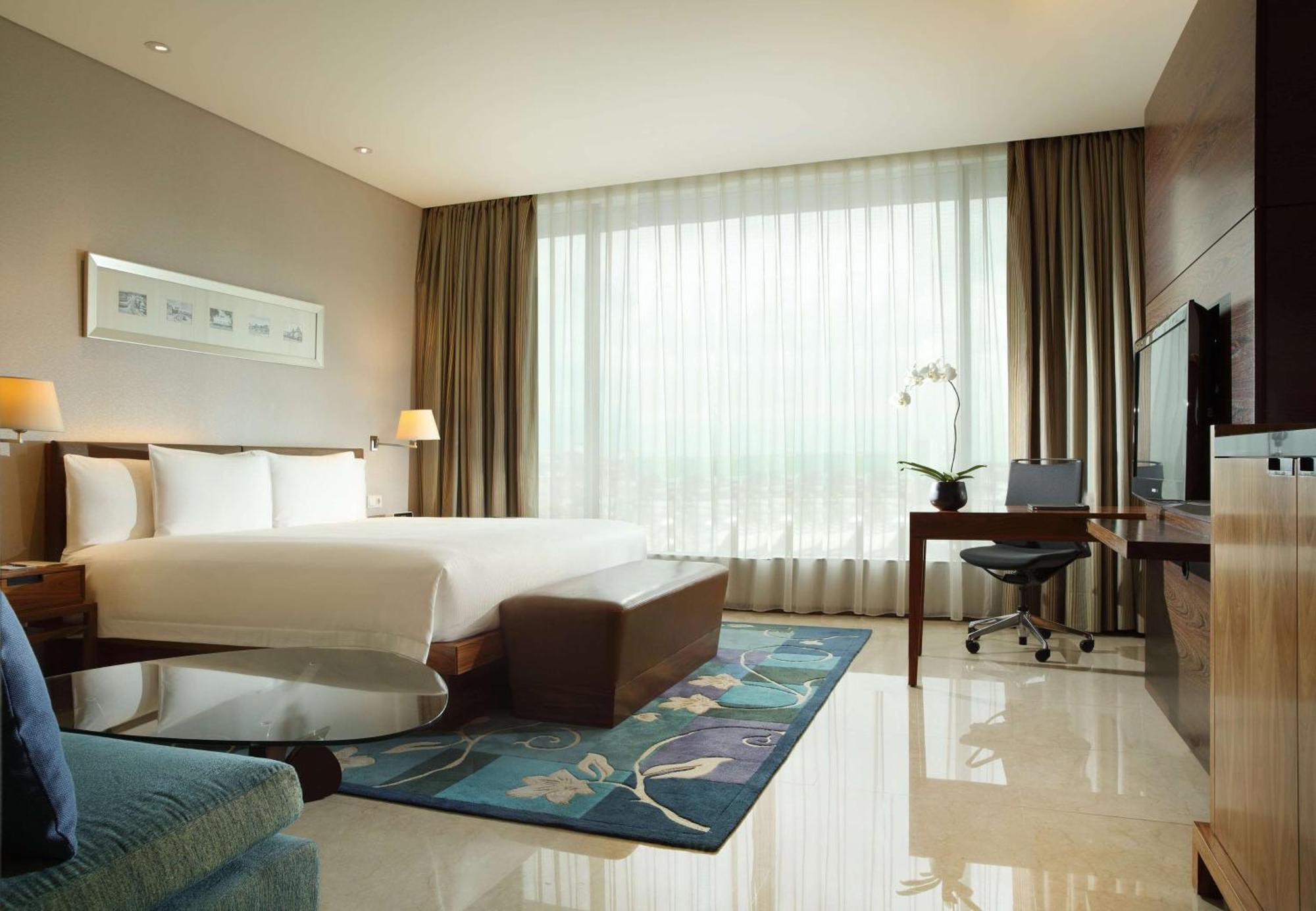 Hilton Bandung Hotel Buitenkant foto